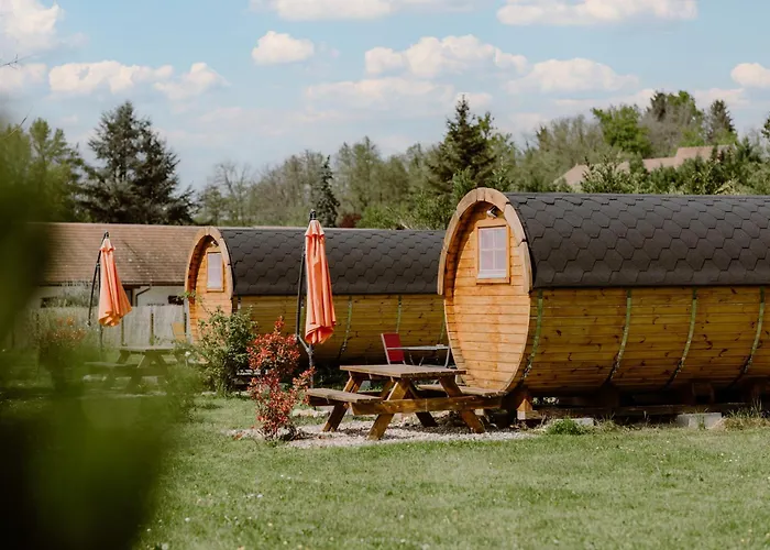 Logement Insolite Sous Forme De Tonneau 1 Domaine Les Hirondelles